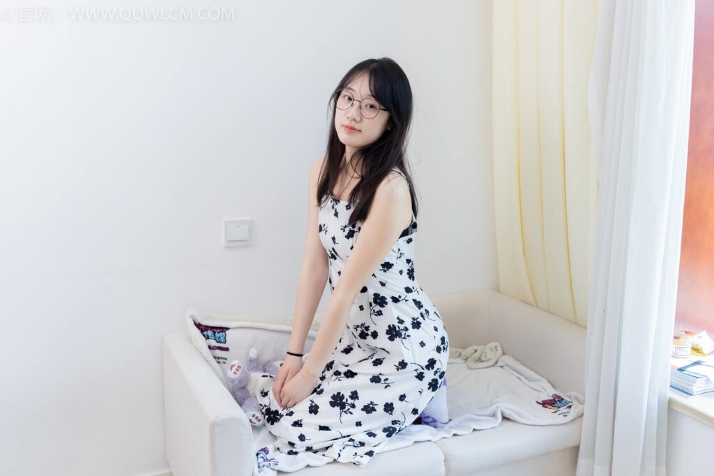 物戀傳媒 NO.2403 小椿-帆布鞋、白紫棉襪、裸足[155P/1V/3.55GB]插圖3