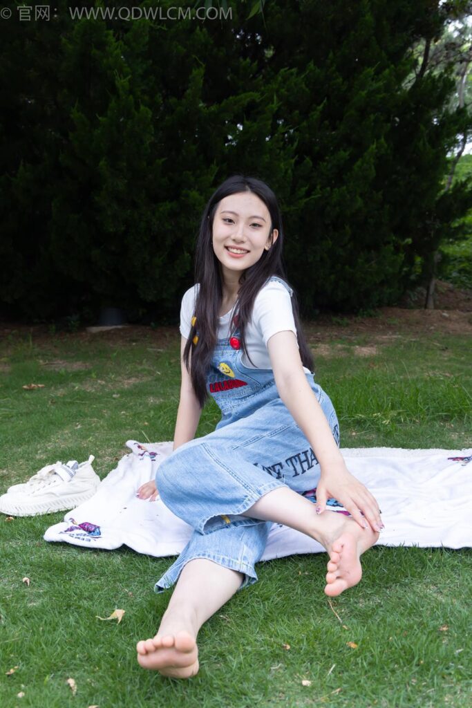 物戀傳媒 NO.2407 奶糖-帆布鞋、自然穿臟白棉襪、裸足[160P/1V/4.39GB]插圖3