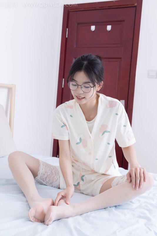 物戀傳媒 NO.2408 茯苓-高跟涼鞋、薄白絲[160P/1V/3.35GB]-無料攝影圈