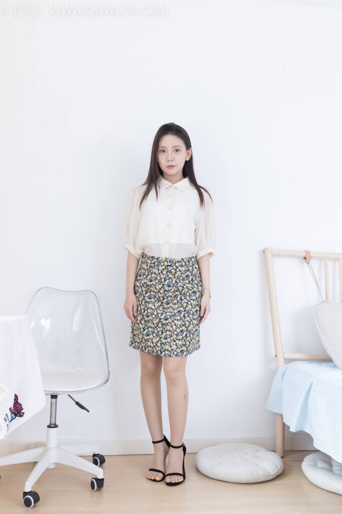 物戀傳媒 NO.2409 小曦-三雙高跟鞋、薄肉絲、裸足[155P/1V/5.73GB]插圖1