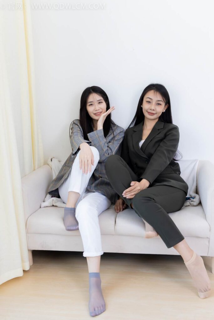 物戀傳媒 NO.2412 菜菜&嵐嵐-平底鞋、短肉絲短灰絲、裸足[160P/1V/5.22GB]插圖3