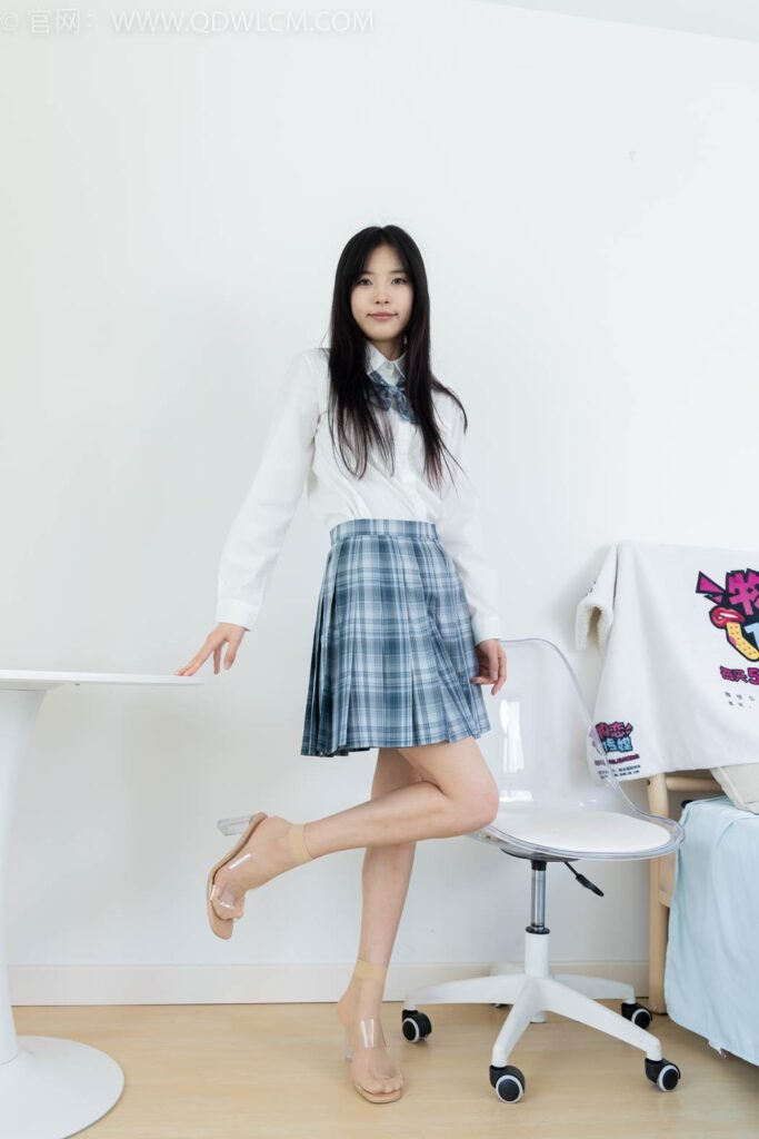 物戀傳媒 NO.2415 茯苓-高跟涼鞋、短肉絲、黑絲、船襪[165P/1V/5.46GB]插圖1