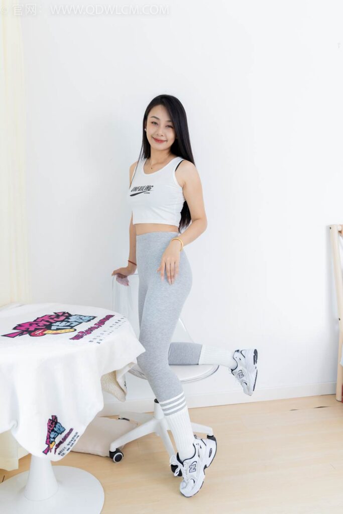 物戀傳媒 NO.2417 嵐嵐-運(yùn)動(dòng)鞋、白棉襪、瑜伽褲[150P/1V/3.77GB]插圖2