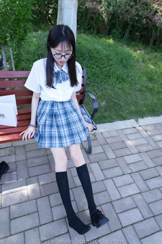 [BoBoSocks襪啵啵]NO.007 稚予-JK制服、皮鞋、黑色中筒棉襪、肉絲 [143P/1V/3.49GB]插圖4