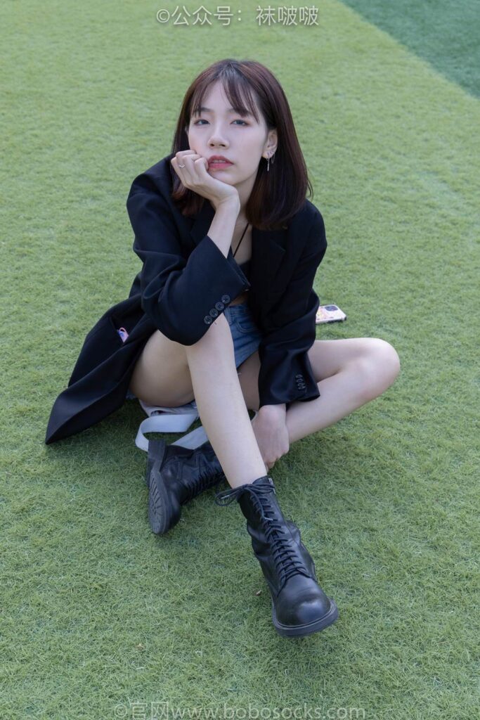 [BoBoSocks襪啵啵]NO.010 小甜豆-馬丁靴、白色短棉襪、裸足 [117P+1V/3.38GB]插圖3