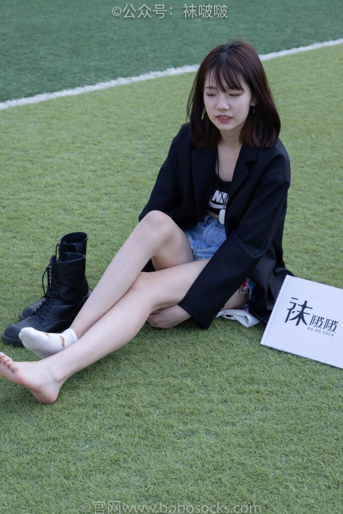 [BoBoSocks襪啵啵]NO.010 小甜豆-馬丁靴、白色短棉襪、裸足 [117P+1V/3.38GB]插圖