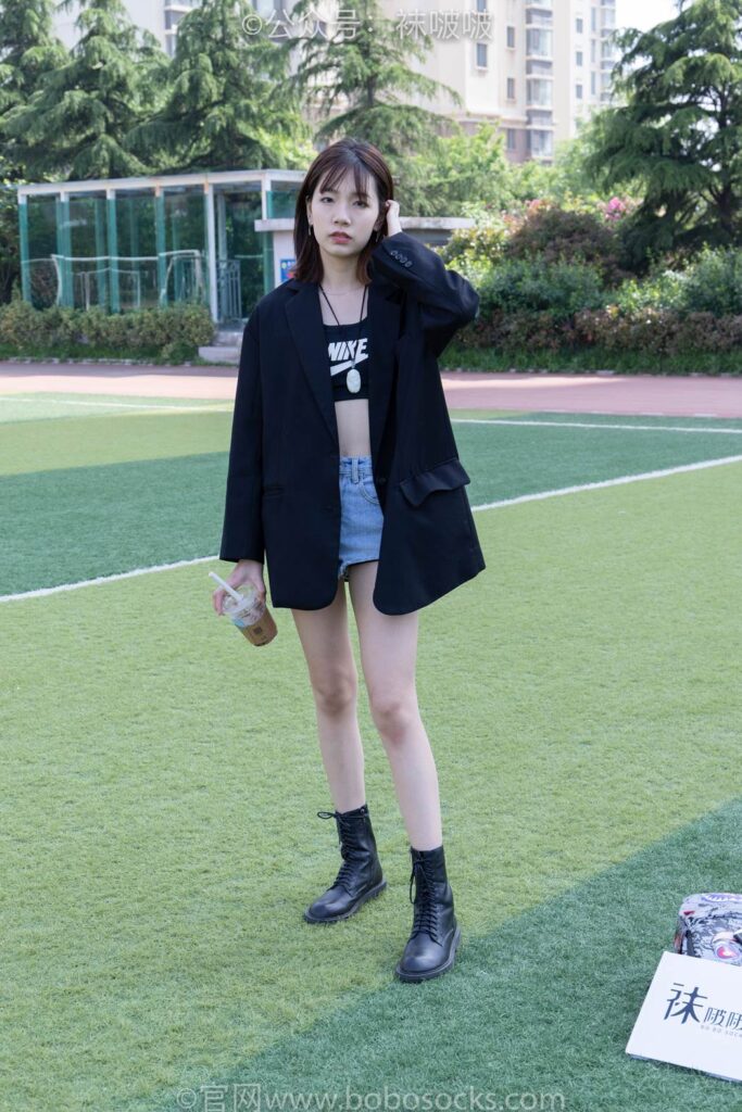 [BoBoSocks襪啵啵]NO.010 小甜豆-馬丁靴、白色短棉襪、裸足 [117P+1V/3.38GB]插圖1