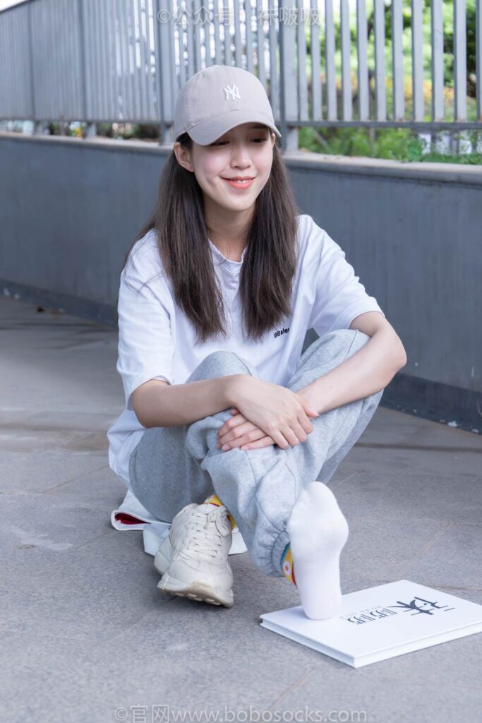 [BoBoSocks襪啵啵]NO.012 泡芙-運動鞋、白棉襪、裸足 [132P/1V/3.65GB]插圖