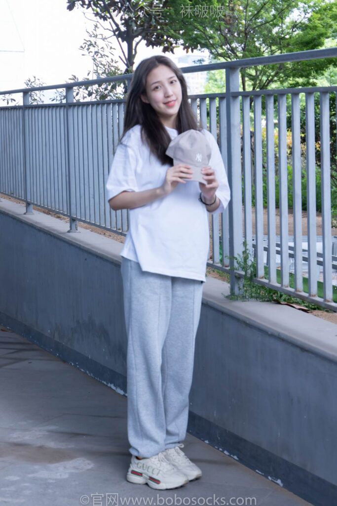 [BoBoSocks襪啵啵]NO.012 泡芙-運動鞋、白棉襪、裸足 [132P/1V/3.65GB]插圖2