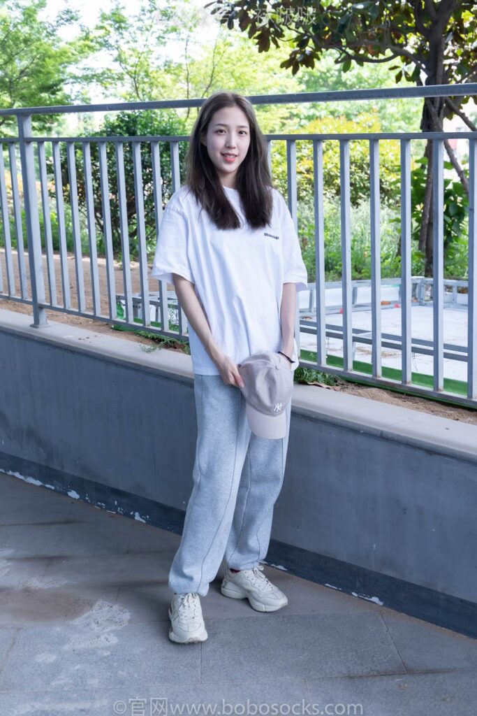 [BoBoSocks襪啵啵]NO.012 泡芙-運動鞋、白棉襪、裸足 [132P/1V/3.65GB]插圖1