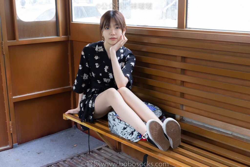 [BoBoSocks襪啵啵]NO.013 小甜豆-匡威帆布鞋、淺灰色短棉襪、肉絲 [132P/1V/8.07GB]插圖2