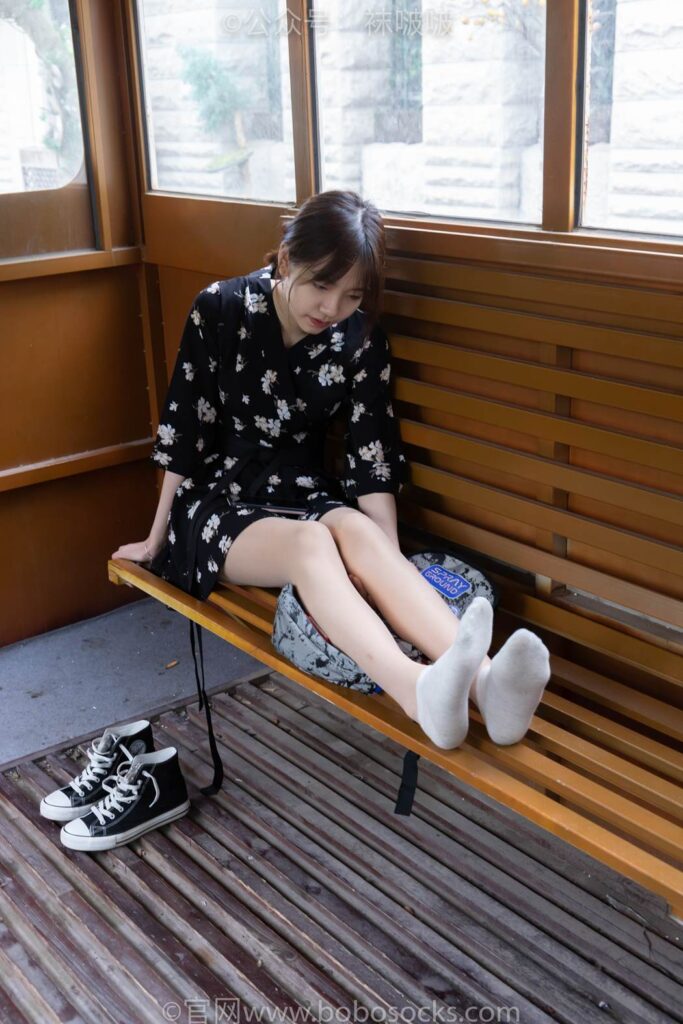 [BoBoSocks襪啵啵]NO.013 小甜豆-匡威帆布鞋、淺灰色短棉襪、肉絲 [132P/1V/8.07GB]插圖3