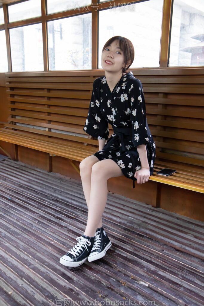 [BoBoSocks襪啵啵]NO.013 小甜豆-匡威帆布鞋、淺灰色短棉襪、肉絲 [132P/1V/8.07GB]插圖1