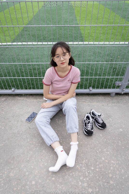 [BoBoSocks襪啵啵]NO.016 熊熊-斯凱奇運動鞋、棉襪（踩臟）、裸足 [147P/1V/4.71GB]-無料攝影圈