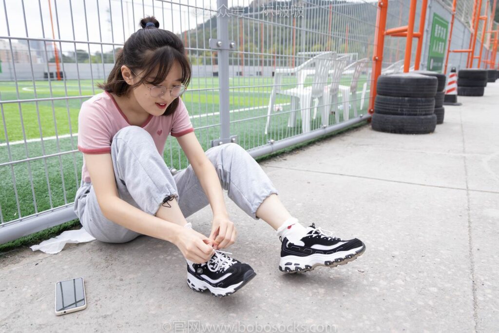 [BoBoSocks襪啵啵]NO.016 熊熊-斯凱奇運(yùn)動(dòng)鞋、棉襪（踩臟）、裸足 [147P/1V/4.71GB]插圖2