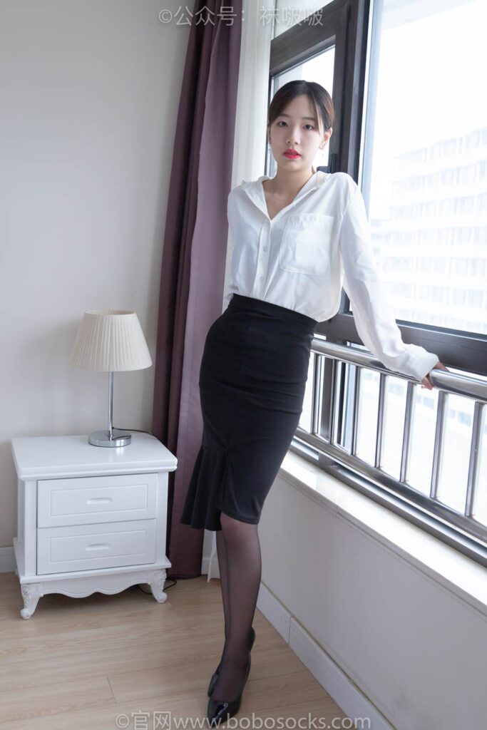 [BoBoSocks襪啵啵]NO.017 小甜豆-OL制服、高跟鞋、黑絲 [131P/1V/3.73GB]插圖