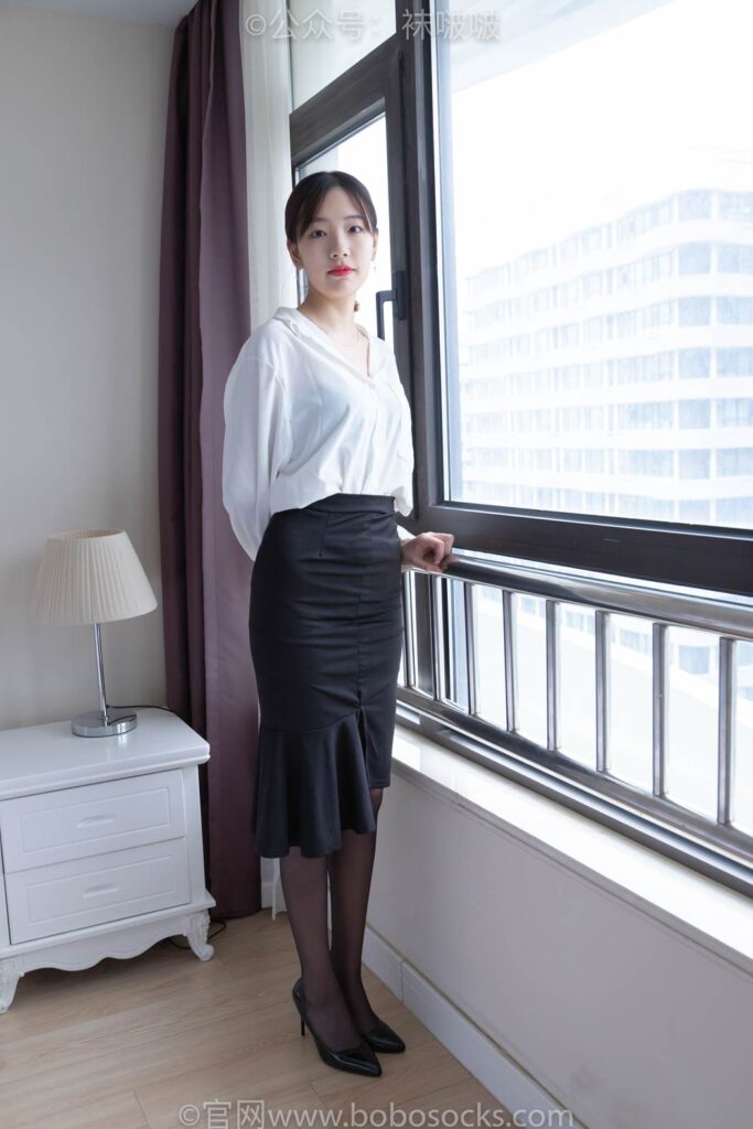 [BoBoSocks襪啵啵]NO.017 小甜豆-OL制服、高跟鞋、黑絲 [131P/1V/3.73GB]插圖2