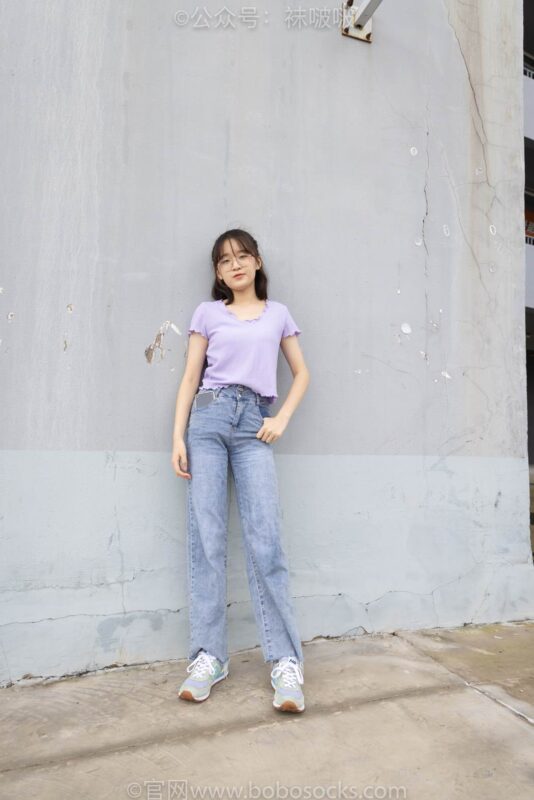 [BoBoSocks襪啵啵]NO.020 熊熊-NB運動鞋、藍色短棉襪（踩臟）、裸足 [150P/1V/4.88GB]-無料攝影圈