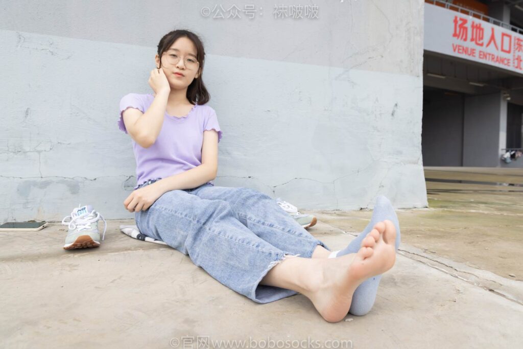 [BoBoSocks襪啵啵]NO.020 熊熊-NB運(yùn)動(dòng)鞋、藍(lán)色短棉襪（踩臟）、裸足 [150P/1V/4.88GB]插圖1