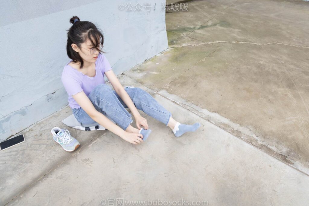 [BoBoSocks襪啵啵]NO.020 熊熊-NB運(yùn)動(dòng)鞋、藍(lán)色短棉襪（踩臟）、裸足 [150P/1V/4.88GB]插圖3