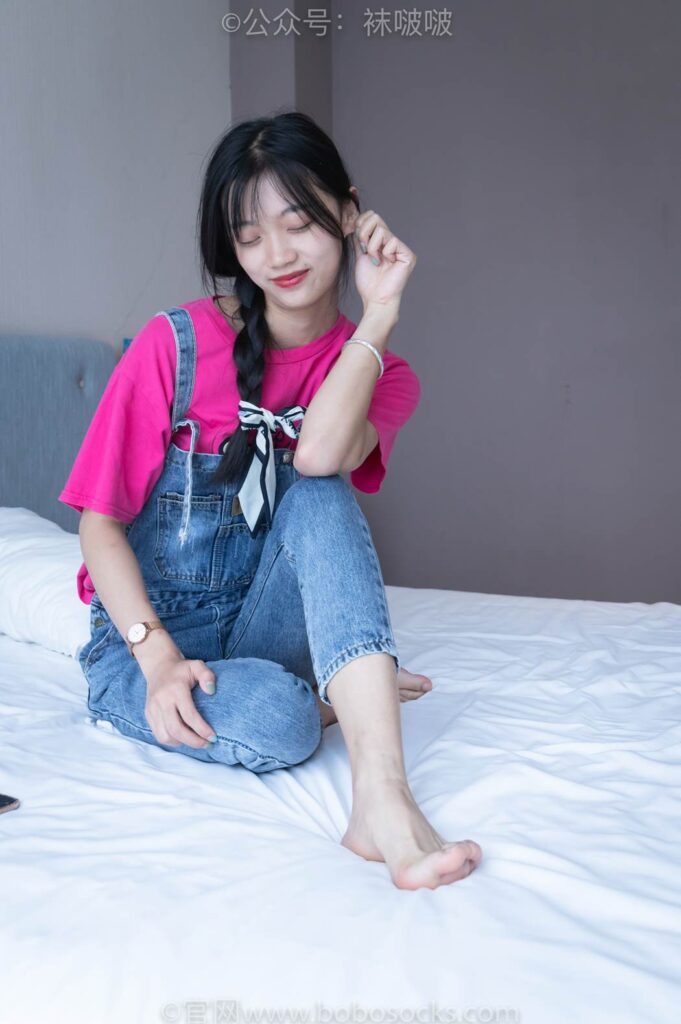 [BoBoSocks襪啵啵]NO.024 涵涵-板鞋、白棉襪、裸足 [134P/1V/3.93GB]插圖