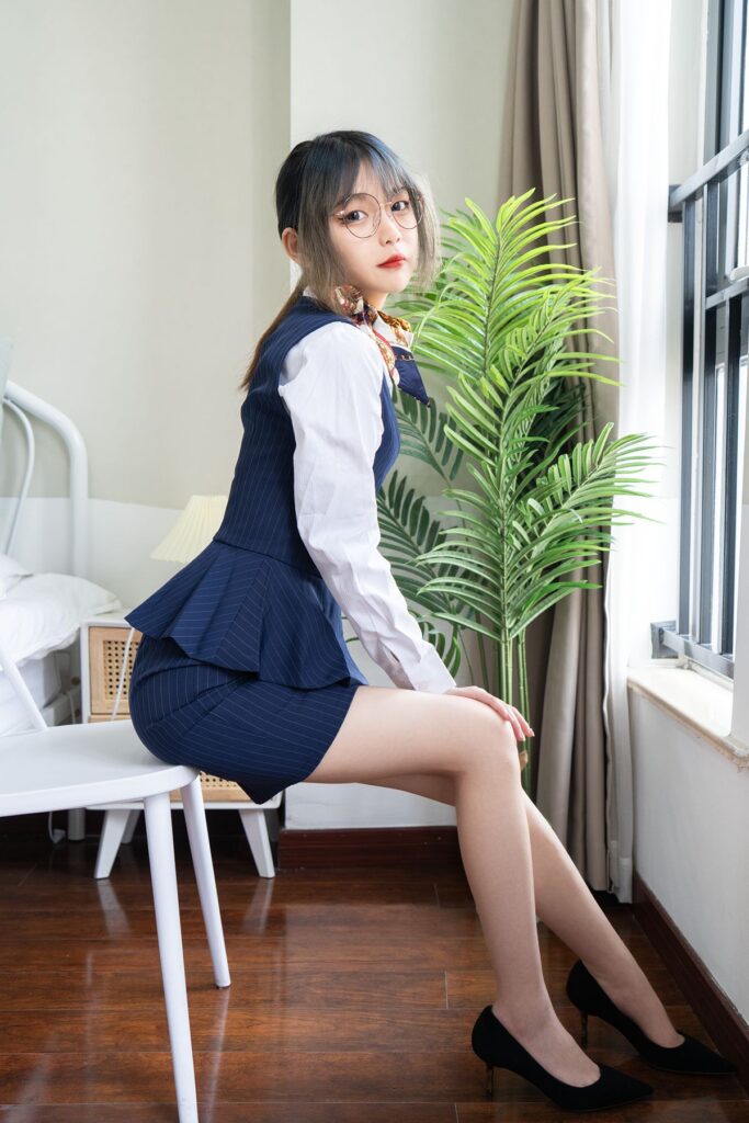 梨瑾瑾 NO.002 – 乘務(wù)員[20P/272MB]插圖3