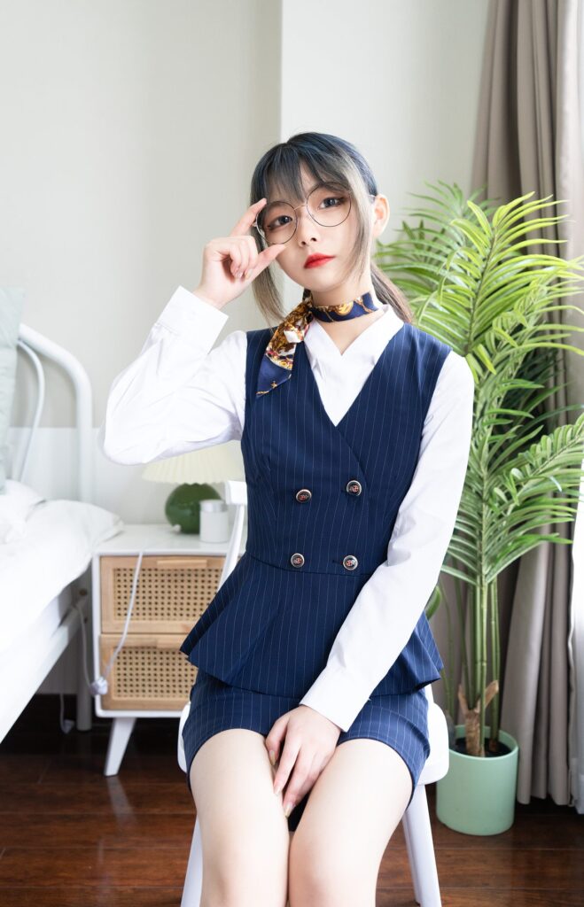 梨瑾瑾 NO.002 – 乘務(wù)員[20P/272MB]插圖2