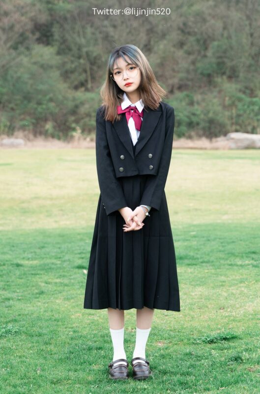 梨瑾瑾 NO.009 – 戶外黑長服[20P/263MB]-無料攝影圈