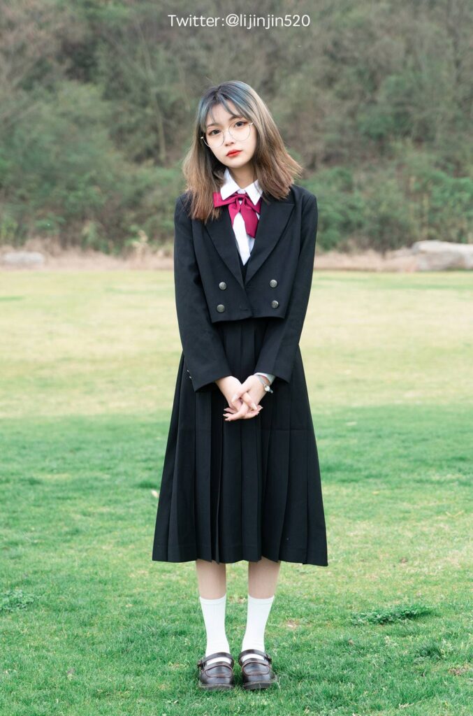 梨瑾瑾 NO.009 – 戶外黑長(zhǎng)服[20P/263MB]插圖