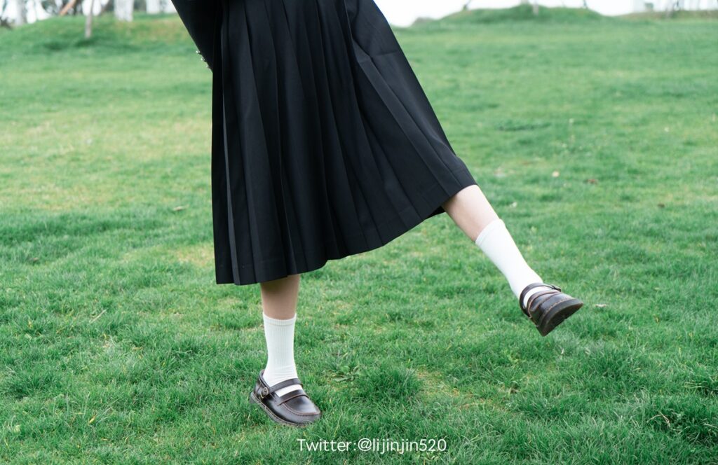 梨瑾瑾 NO.009 – 戶外黑長(zhǎng)服[20P/263MB]插圖1