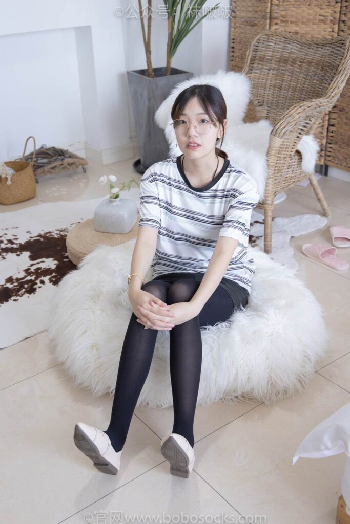 [BoBoSocks襪啵啵]NO.029 小甜豆-平底鞋、厚黑絲、厚肉絲、踩餅干劇情 [144P/1V/4.09GB]插圖1