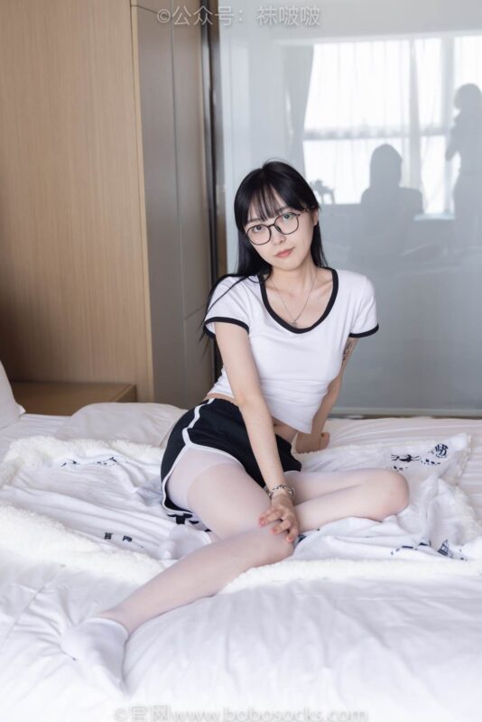 [BoBoSocks襪啵啵]NO.037 稚予-帆布鞋、短白棉襪、白絲 [136P/1V/6.47MB]-無料攝影圈