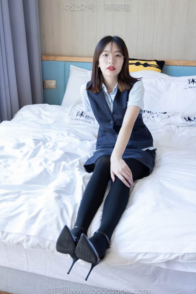 [BoBoSocks襪啵啵]NO.038 小甜豆-建行行服、高跟鞋、厚黑絲 [131P/1V/6.37GB]插圖2