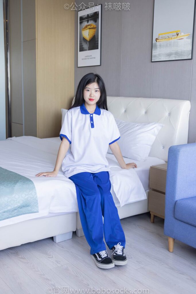 [BoBoSocks襪啵啵]NO.039 小奶熊-校服、vans帆布鞋、短白棉襪、裸足 [154P/1V/7.00GB]插圖2