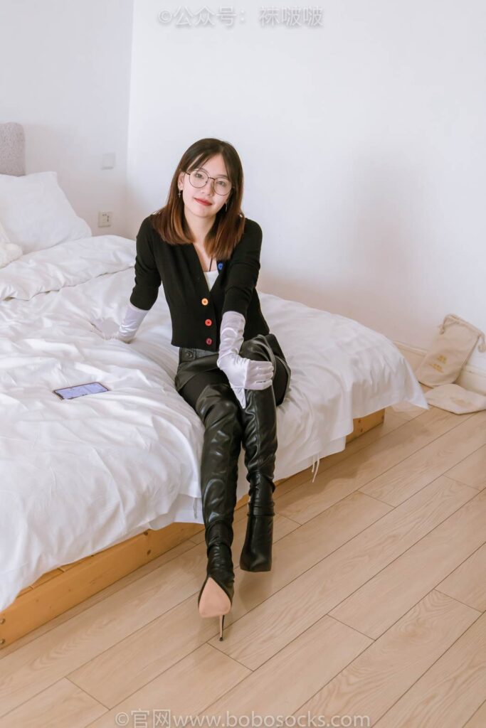 [BoBoSocks襪啵啵]NO.041 小甜豆-高跟長靴、黑色踩腳褲、肉絲 [140P/1V/6.16GB]插圖1