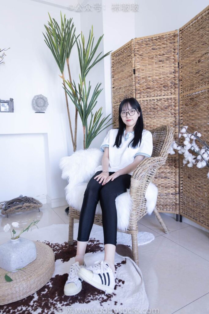 [BoBoSocks襪啵啵]NO.044 稚予-貝殼頭、匡威帆布鞋、短肉絲 [154P/1V/5.40GB]插圖1