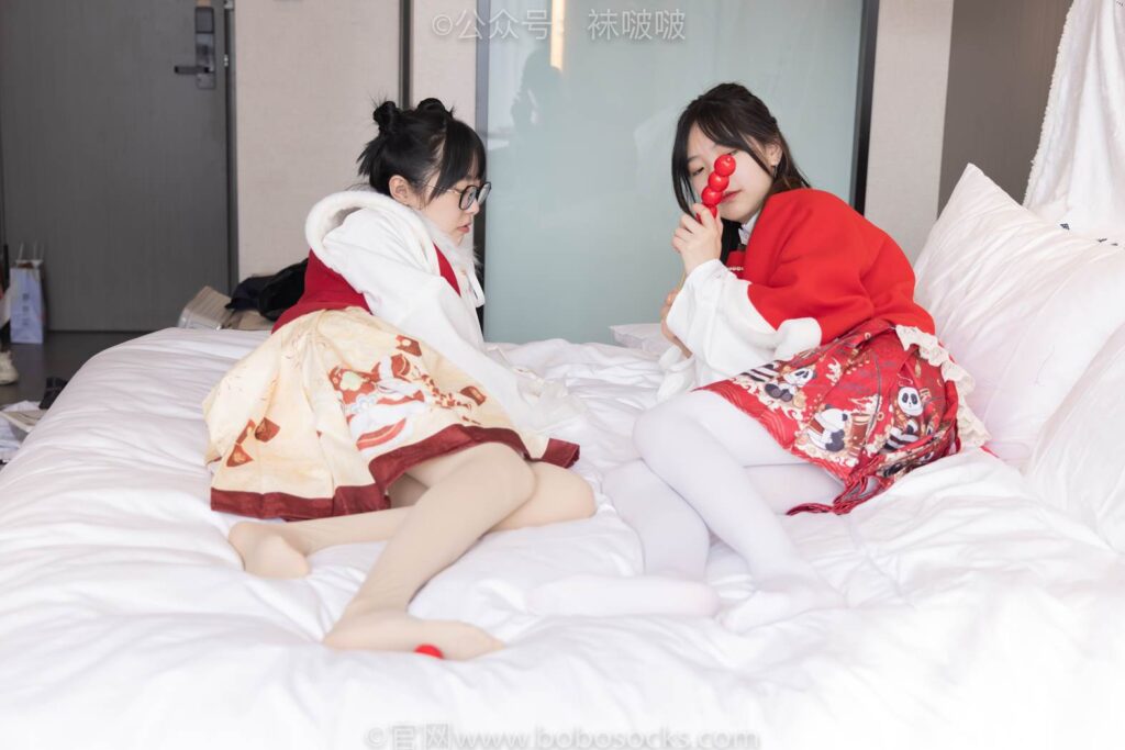 [BoBoSocks襪啵啵]NO.054 小甜豆與稚予-給大家拜年啦[139P/1V/5.87GB]插圖1