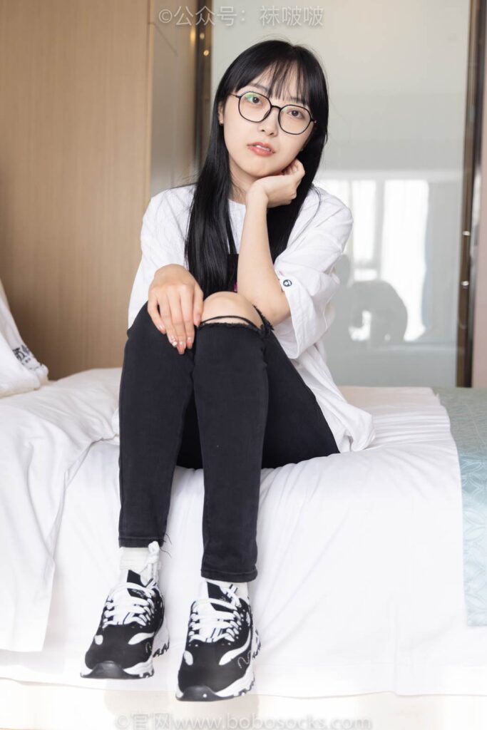 [BoBoSocks襪啵啵]NO.055 稚予-斯凱奇運動鞋、白棉襪、黑棉襪[139P/1V/6.67GB]插圖2