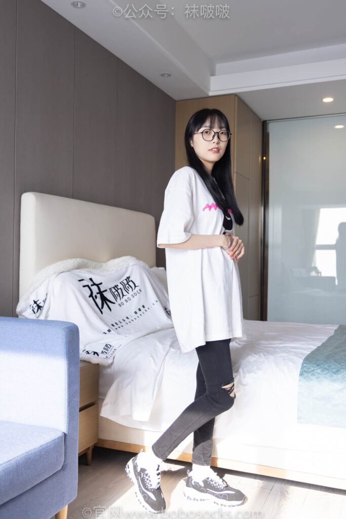 [BoBoSocks襪啵啵]NO.055 稚予-斯凱奇運動鞋、白棉襪、黑棉襪[139P/1V/6.67GB]插圖1