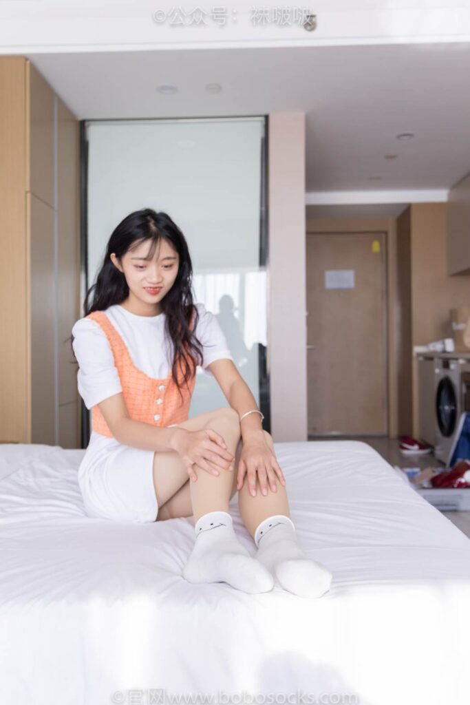 [BoBoSocks襪啵啵]NO.062 涵涵-運(yùn)動(dòng)鞋、白棉襪、厚肉絲 [145P/1V/6.63GB]插圖3