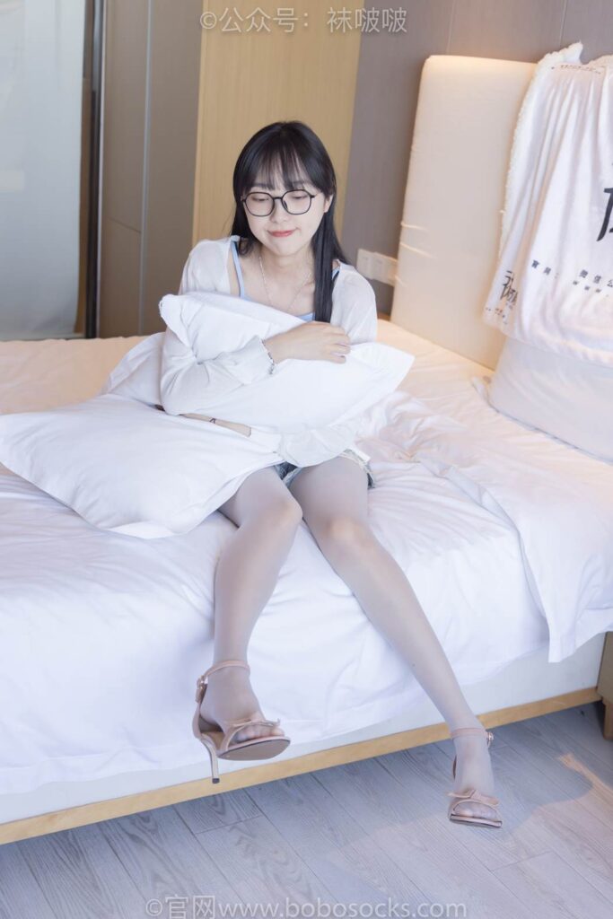 [BoBoSocks襪啵啵]NO.083 稚予-高跟鞋、涼鞋、白絲、裸足涂白色指甲油劇情[140P/1V/6.11GB]插圖3