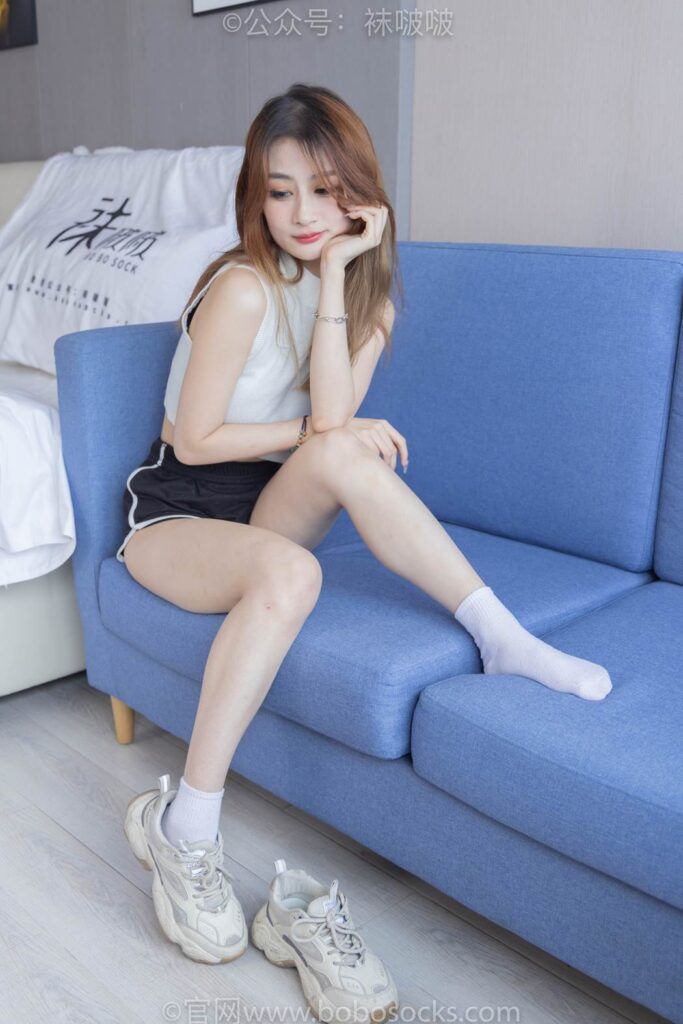 [BoBoSocks襪啵啵]NO.084 蘇蘇-運(yùn)動(dòng)鞋、日常所穿白棉襪、裸足[140P/1V/4.98GB]插圖3
