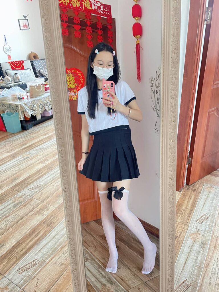 大學生鎂足，居家第四期，白襪、黑灰絲、長筒襪、至服、裸足等各種狀態都有哦! [224P/1.61G]插圖2