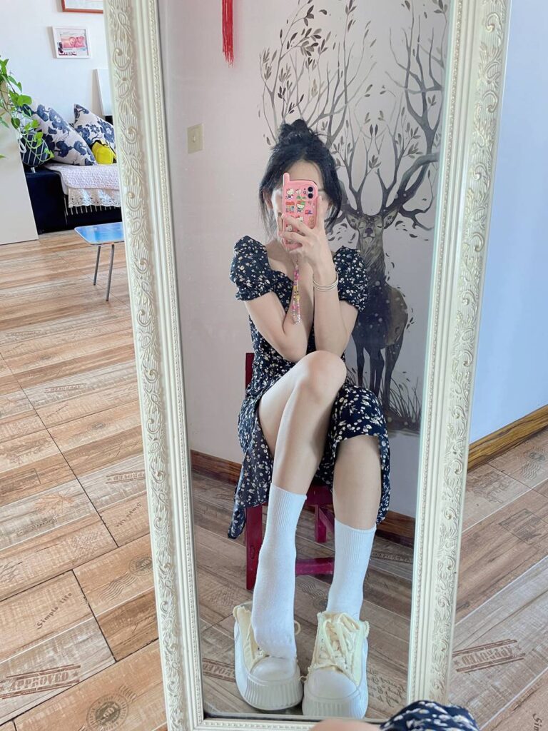 大學生鎂足，居家第四期，白襪、黑灰絲、長筒襪、至服、裸足等各種狀態都有哦! [224P/1.61G]插圖3