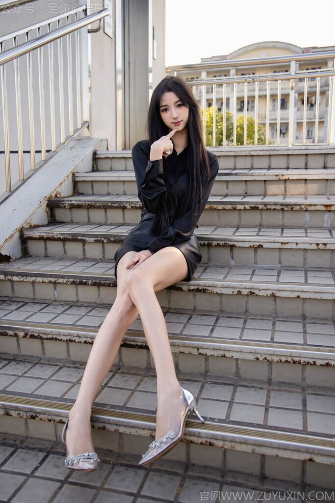 足愉心 NO.020 云悅（搭配：黑色襯衫、皮裙、高跟鞋、裸足）[120P/2V/11.2GB]插圖3