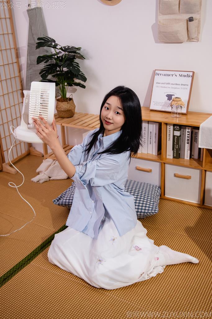 足愉心 NO.023 奶芙（搭配：藍色襯衫、白色長裙、帆布鞋、白色棉襪、裸足）[111P/2V/16.2GB]插圖3