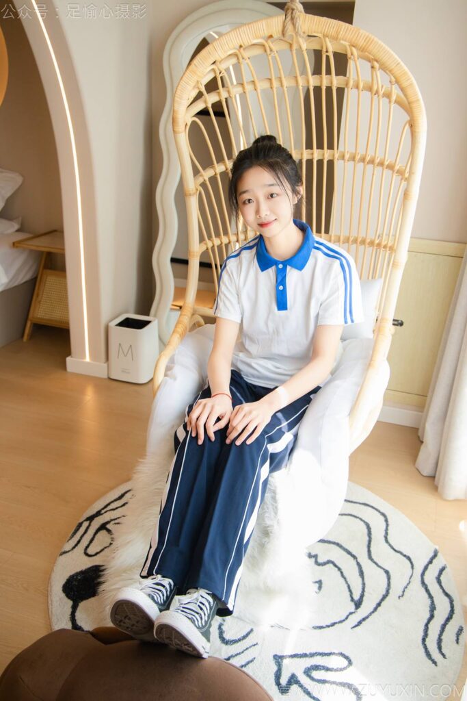 足愉心 NO.031 奶芙（搭配：校服、帆布鞋、白色棉襪、裸足）[110P/2V/15.4GB]插圖2