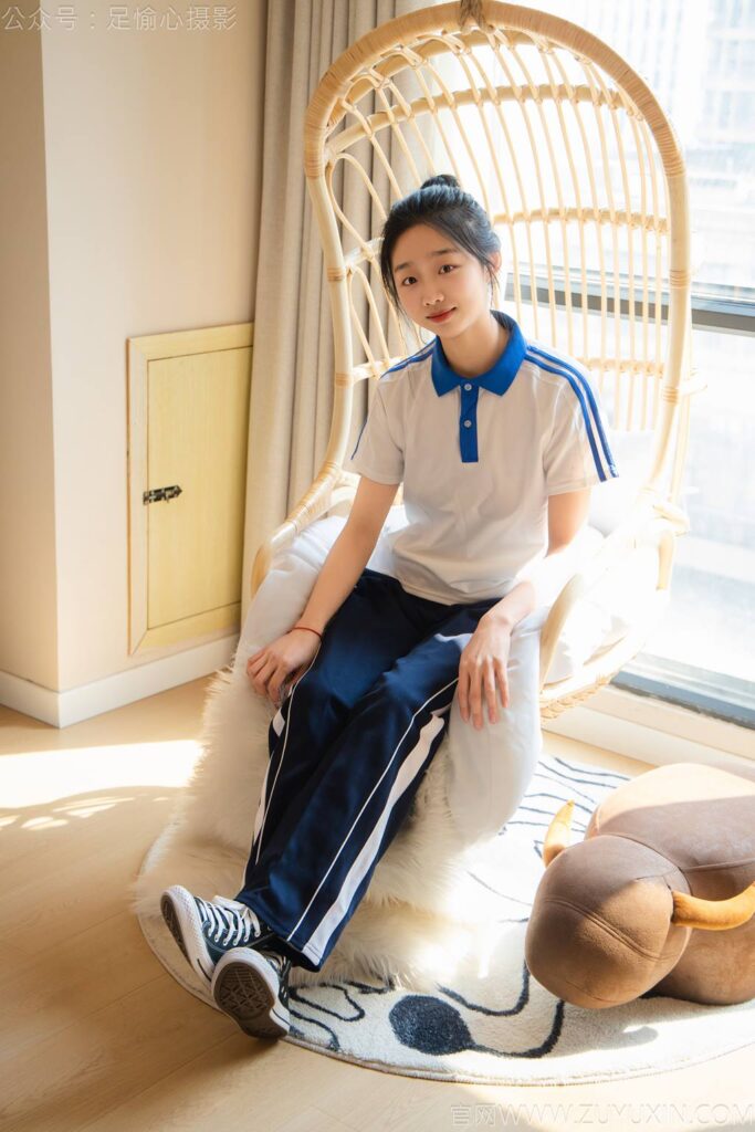 足愉心 NO.031 奶芙（搭配：校服、帆布鞋、白色棉襪、裸足）[110P/2V/15.4GB]插圖1