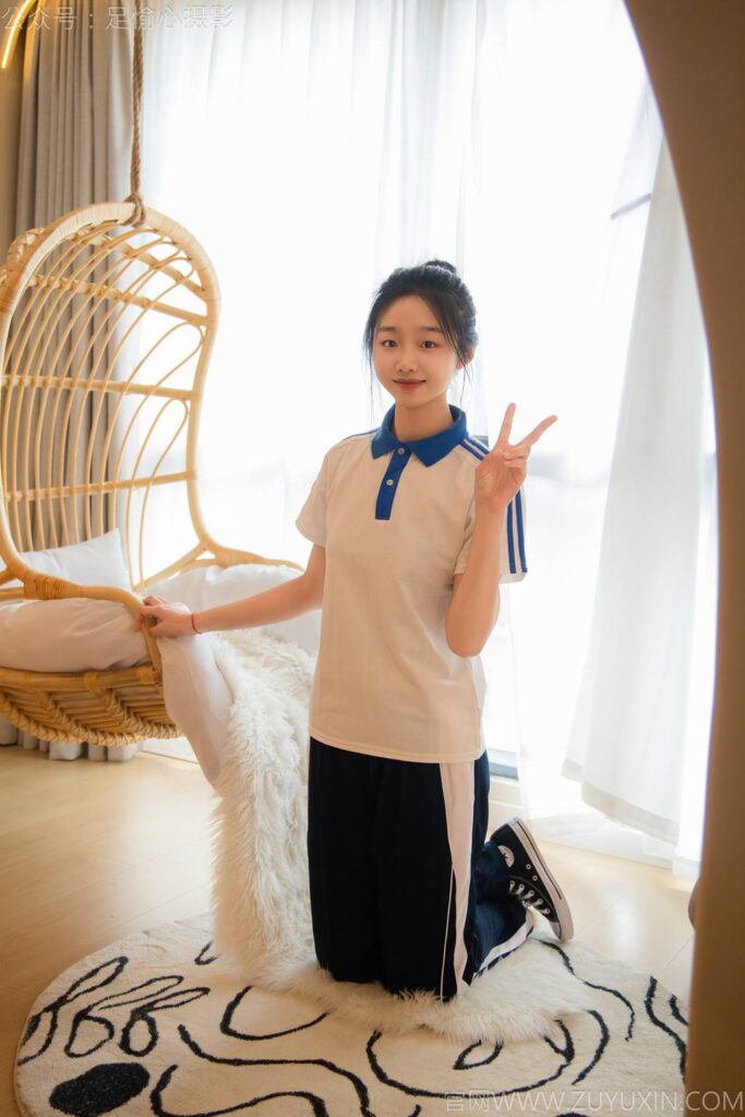 足愉心 NO.031 奶芙（搭配：校服、帆布鞋、白色棉襪、裸足）[110P/2V/15.4GB]插圖3