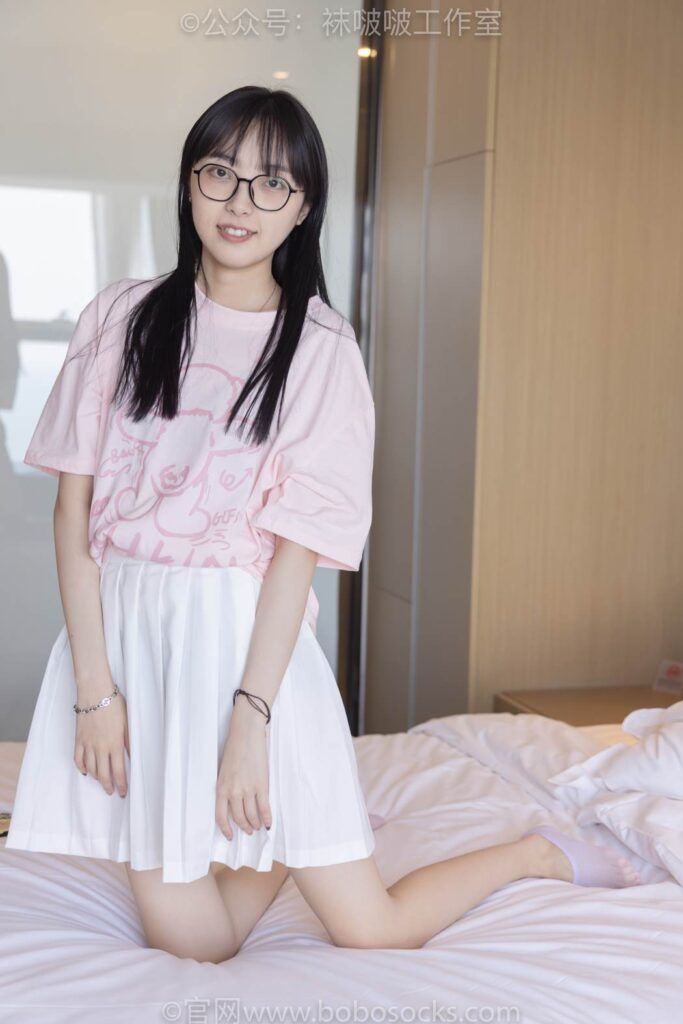 [BoBoSocks襪啵啵]NO.091 稚予-板鞋、淡粉色船襪、黑色船襪、裸足[148P/1V/6.22GB]插圖3